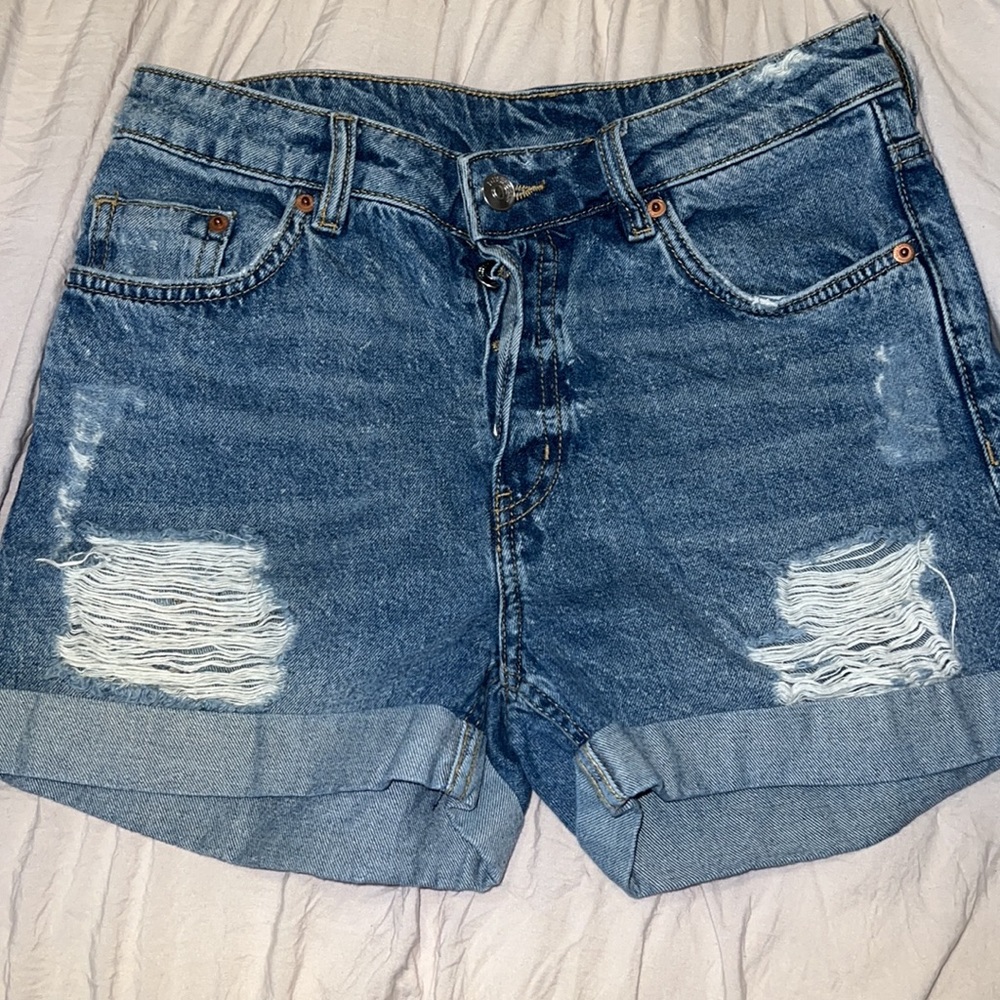H&M Shorts - Picture 2 of 6